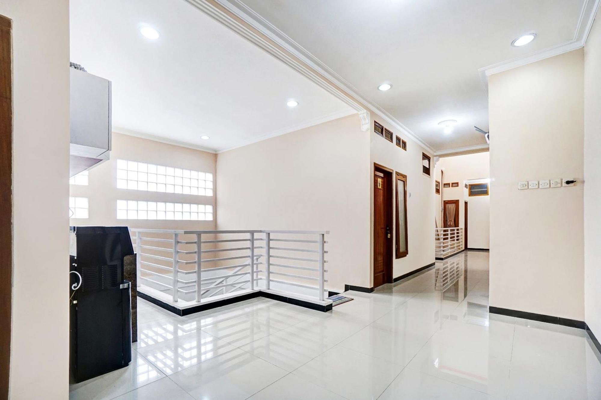 Avisha Guest House Syariah Malang Exterior photo
